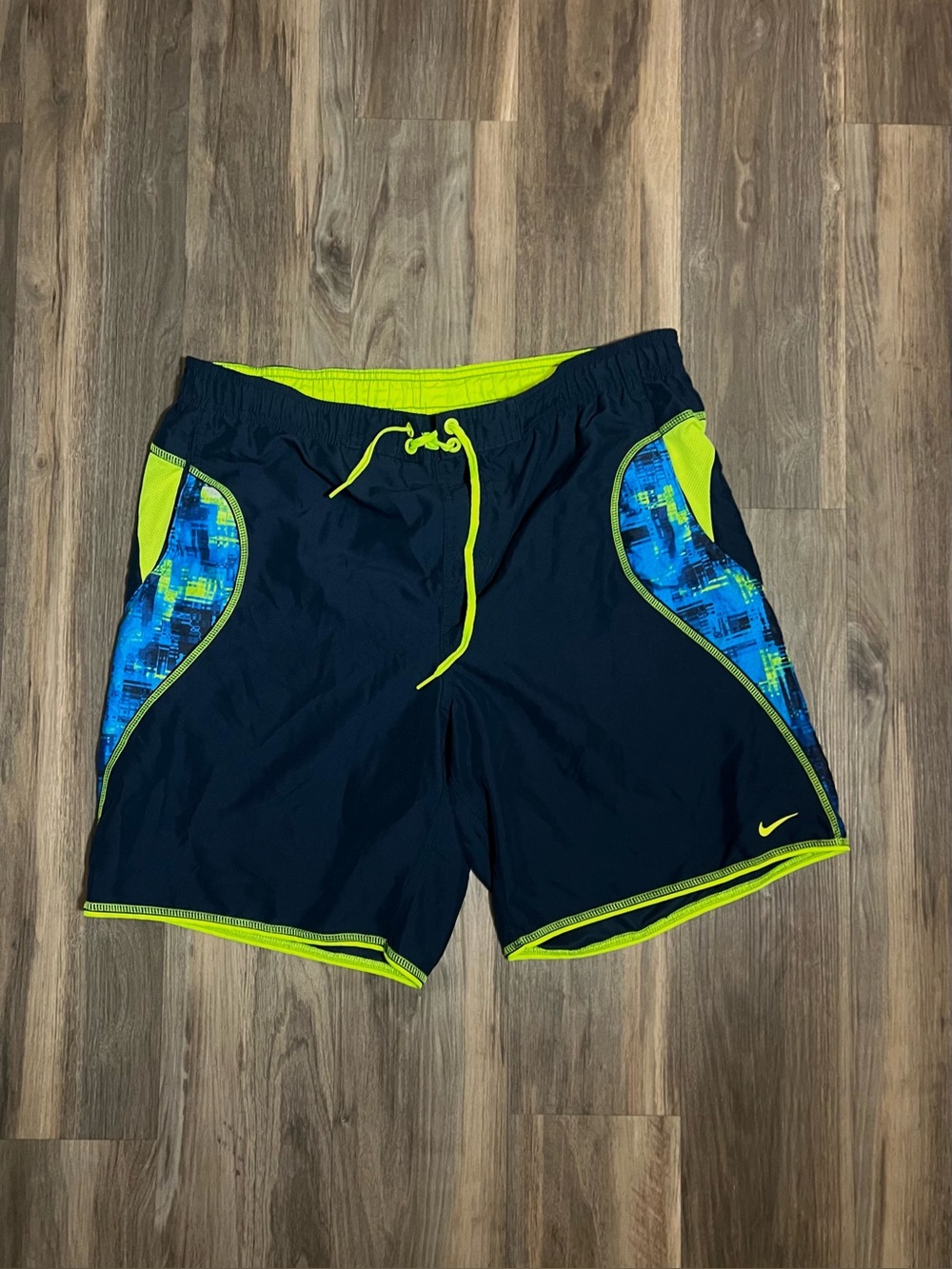 Nike Board Shorts Mens Large Neon Swim Shorts Drawstring Lined Swim Surf 9 in